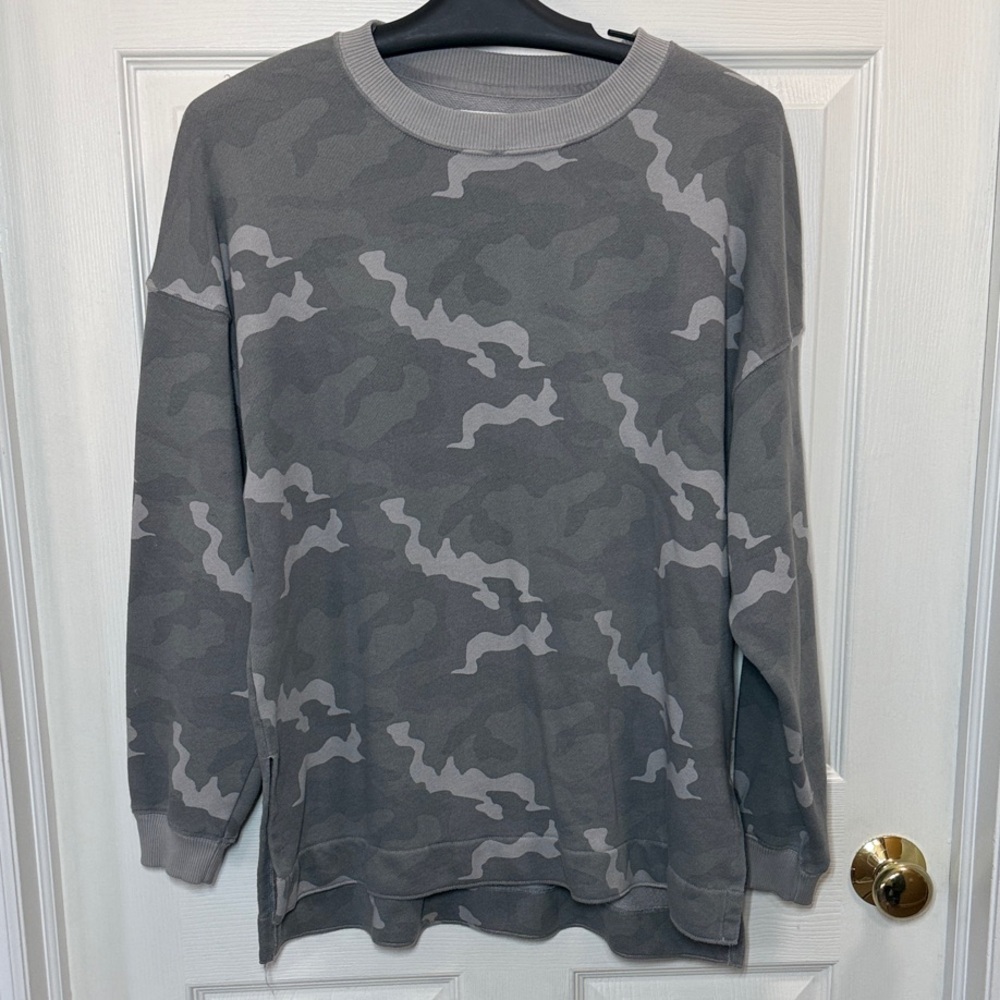 American Eagle Jegging Fit Camo Crew Neck